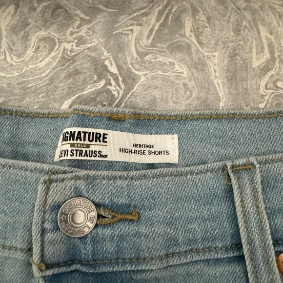 NWT Levi’s Jean Shorts - Picture 4 of 9